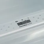Холодильник полновстраиваемый Hyundai HBR 1782 (A+, 2-камерный, объем 243:180/63л, 54x177x54.5см, белый)